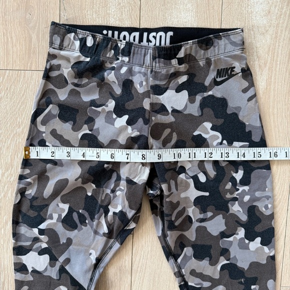 Nike Monochrome Camo Leggings Women’s Size Small - Picture 4 of 11